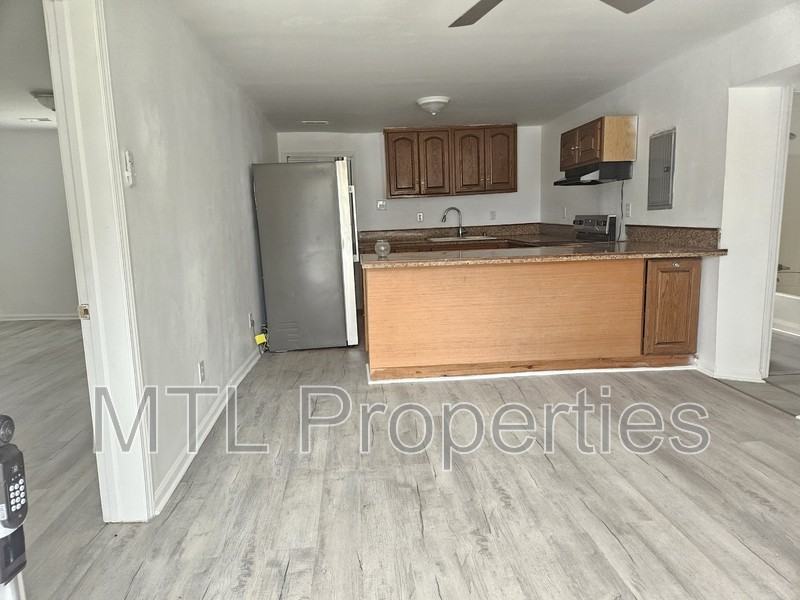 209 Berry St - Photo 2 of 10