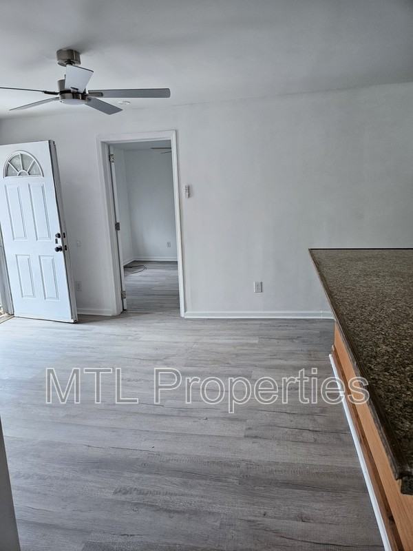 209 Berry St - Photo 3 of 10