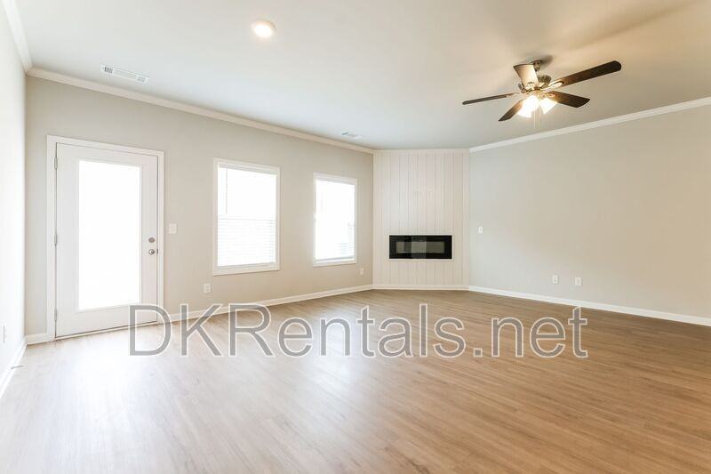 5350 Fox Den Rd - Photo 3 of 19