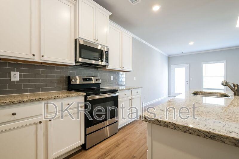 5350 Fox Den Rd - Photo 7 of 19