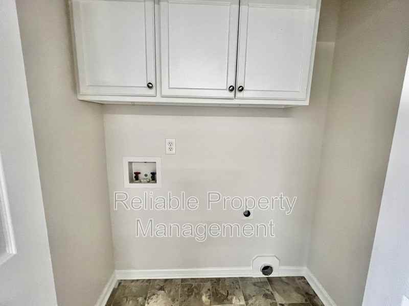 1703 Foxwood Dr - Photo 6 of 15