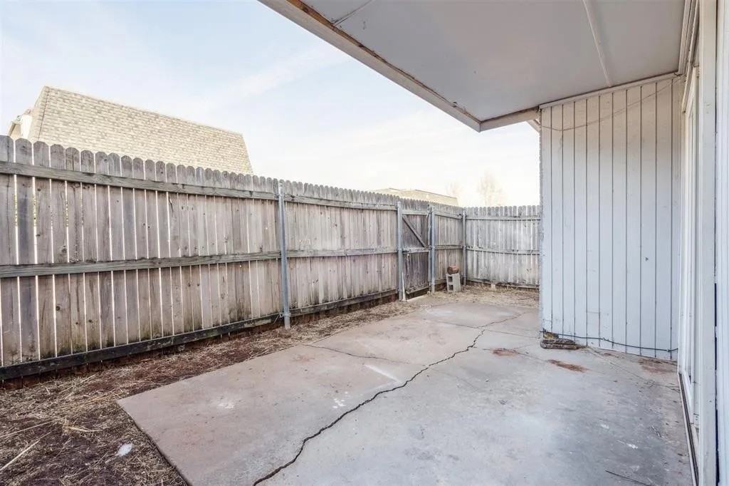 11417 North May Avenue - 1Unit D #1 - Photo 2 of 17