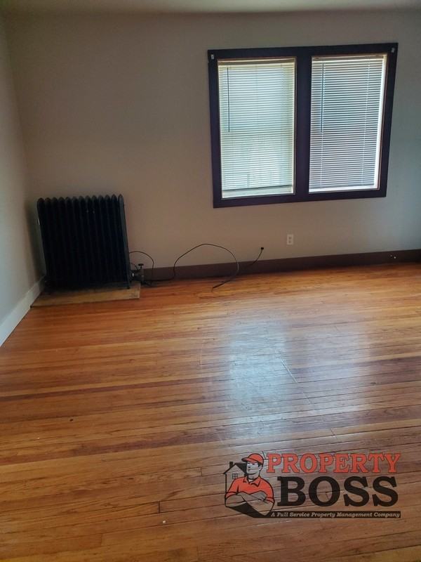 1502 Broadway St - Photo 3 of 7