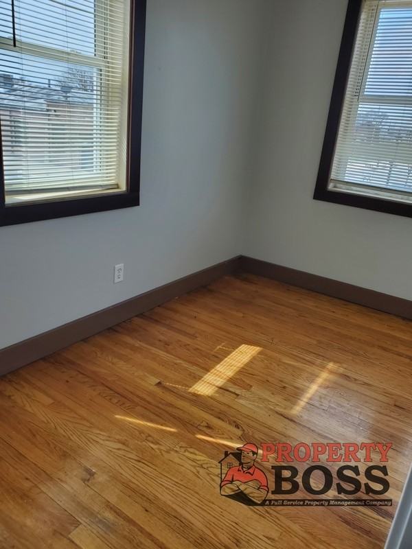 1502 Broadway St - Photo 4 of 7