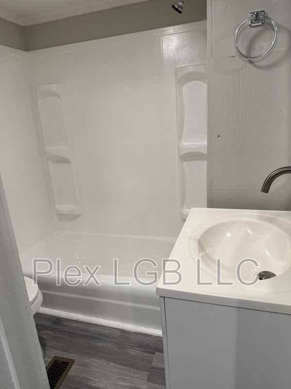 109 Ware St - Photo 3 of 6