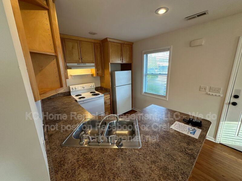 1903 W 43rd Pl - Photo 7 of 24