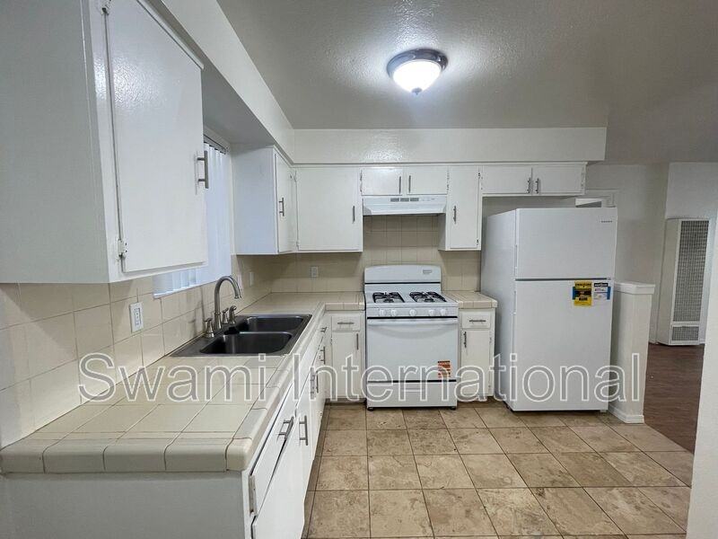 345 Stepney St #05 - Photo 5 of 24