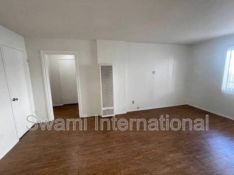 345 Stepney St #05 - Photo 4 of 24