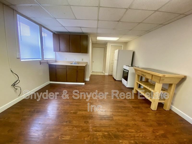 777 W Market St - Photo 3 of 9