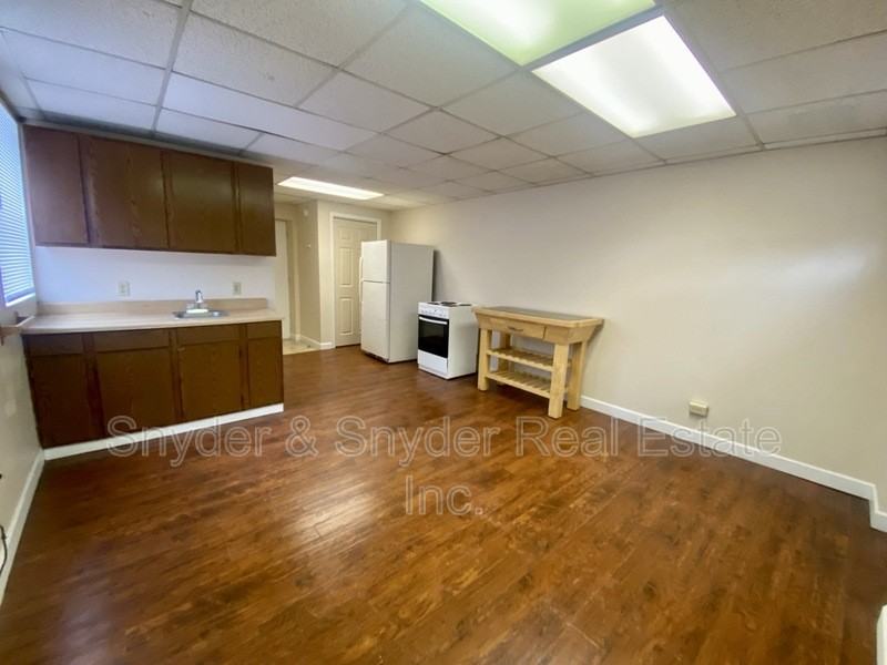 777 W Market St - Photo 4 of 9