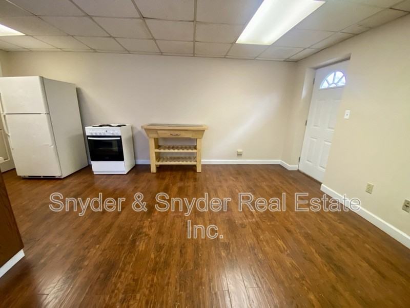 777 W Market St - Photo 5 of 9