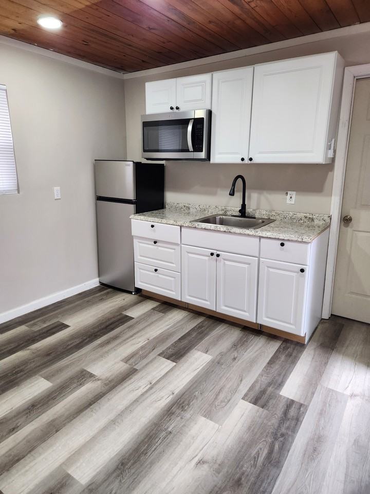 9349 Valley Rd #1 - Photo 2 of 5