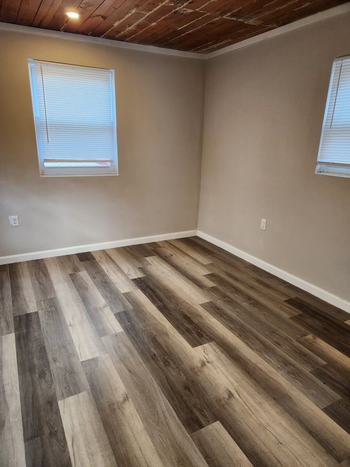 9349 Valley Rd #1 - Photo 3 of 5
