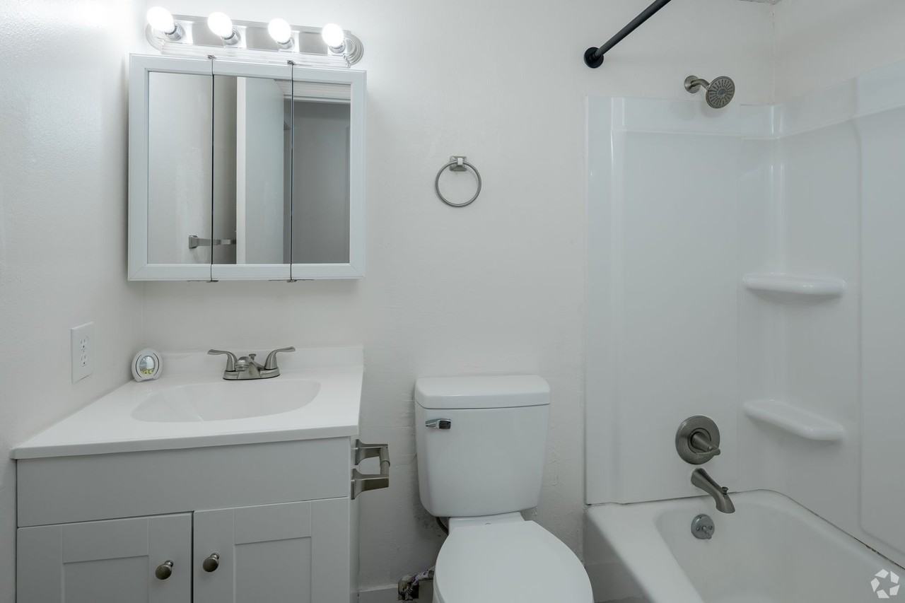 303 Clark - Photo 5 of 12