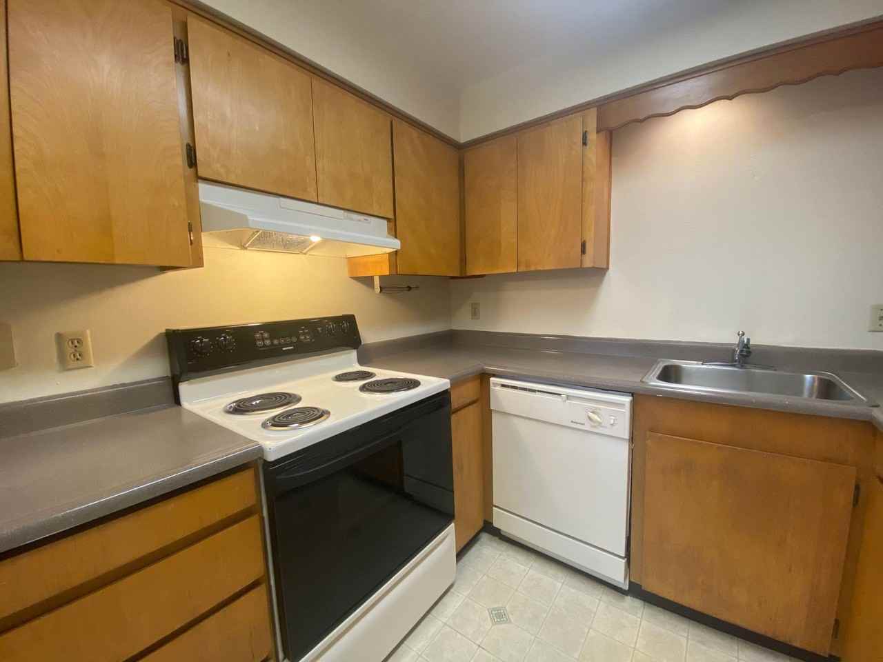 Tabor West Apartments - Photo 4 of 25