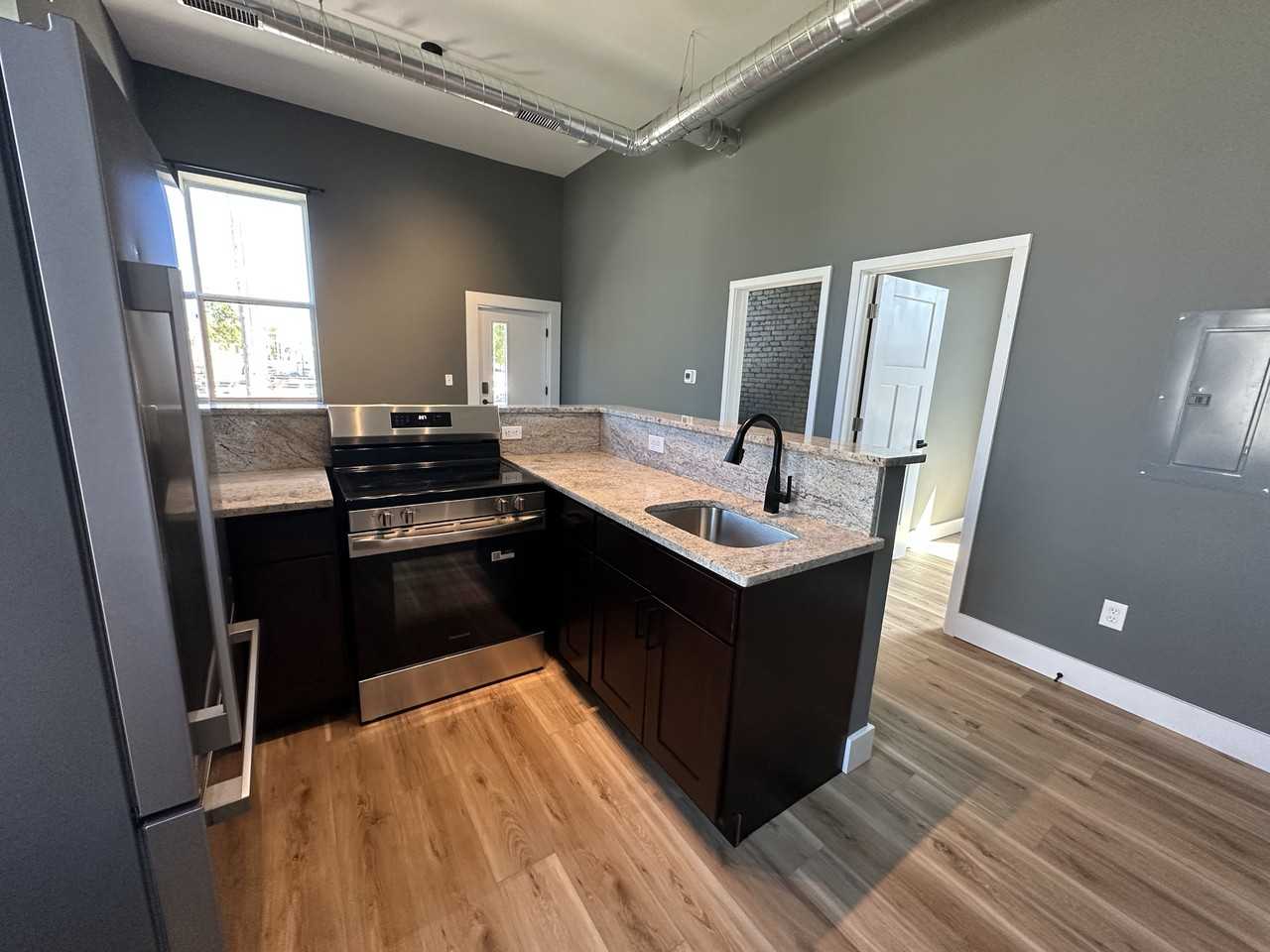 1349 S B St #1 - Photo 3 of 10