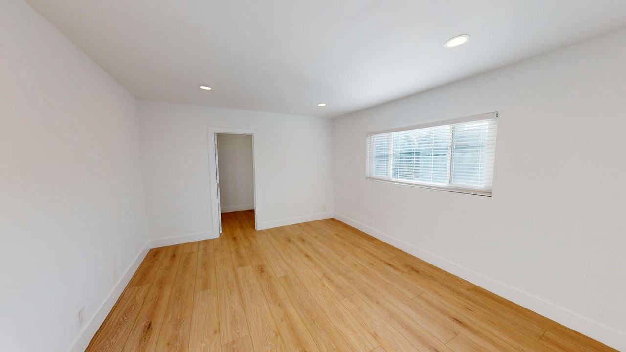 Welcome Home || Newly Upgraded WeHo Apt || 943 Gardner - Photo 4 of 17
