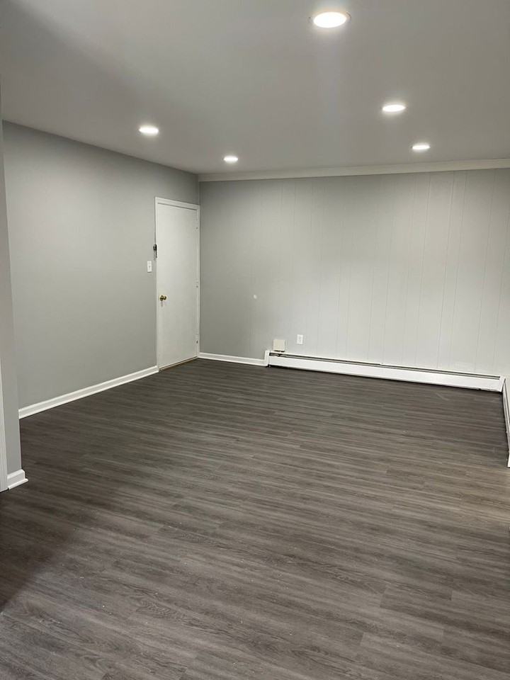 Oakwood Manor Apartments - Photo 3 of 22