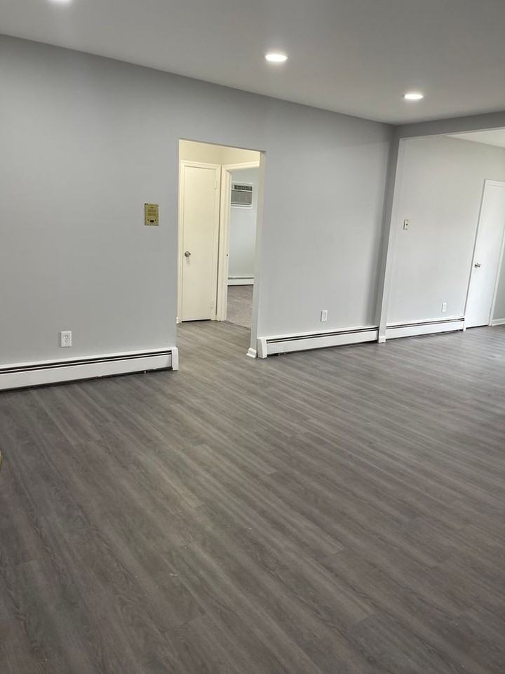 Oakwood Manor Apartments - Photo 4 of 22