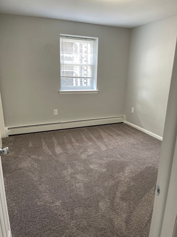 Oakwood Manor Apartments - Photo 5 of 22