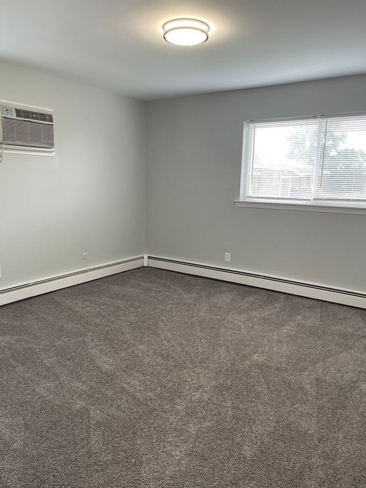 Oakwood Manor Apartments - Photo 6 of 22