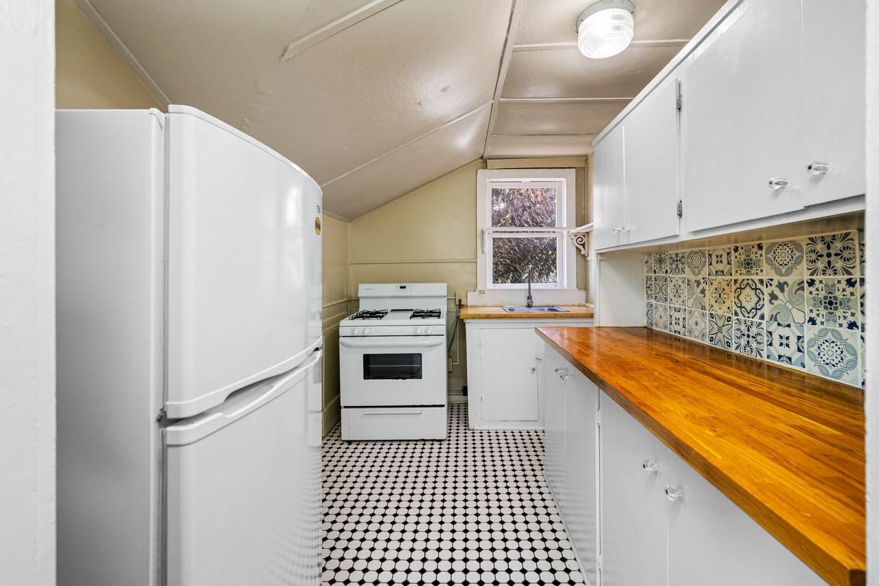 708 E Hollywood St - Photo 5 of 35