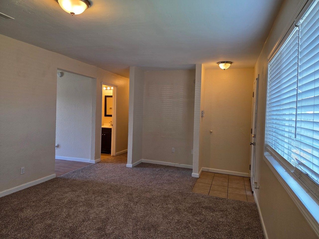 232 Elwood St - Photo 3 of 23
