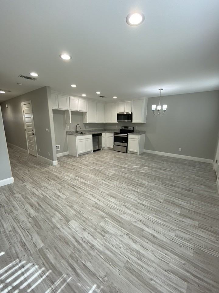 1022 West Shepherd Street, Denison 75020 - Photo 4 of 12