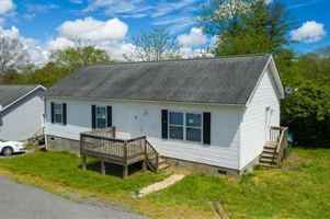 featured image of Regan Ln