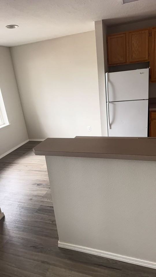 Appleway Apartments - Photo 4 of 12