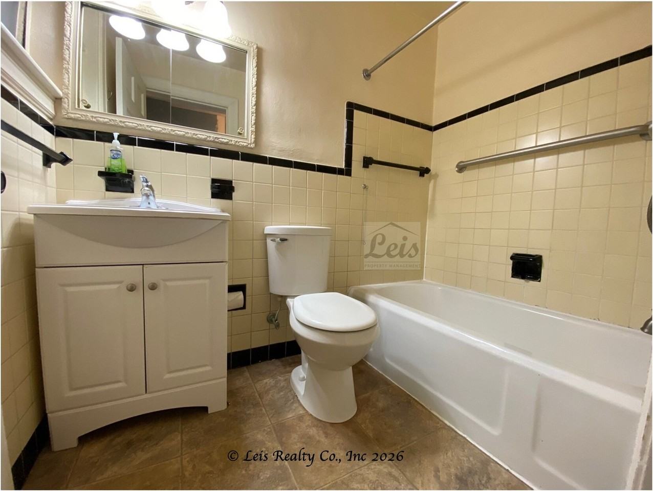 404 Sycamore Street #2 - Photo 4 of 12