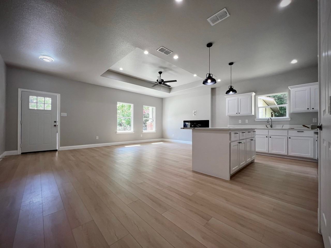 823 Edgar St #1 - Photo 4 of 15