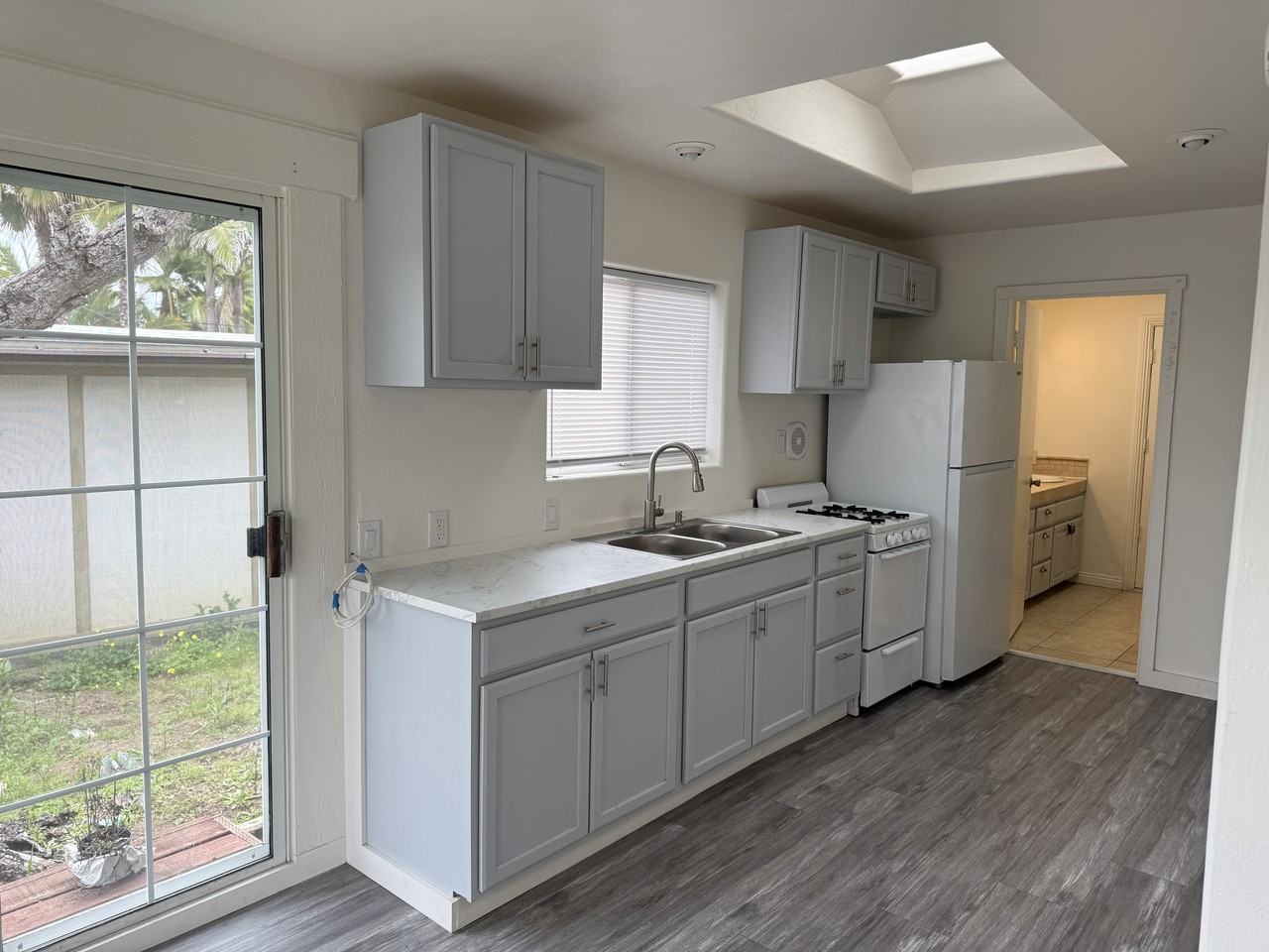 1135 South Santa Fe Avenue - Photo 3 of 9