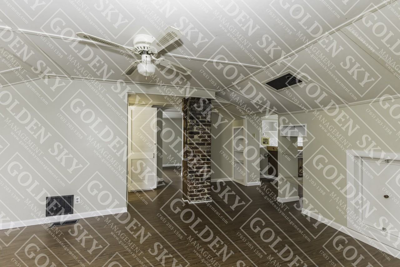 219 West Memorial Drive - Photo 2 of 7