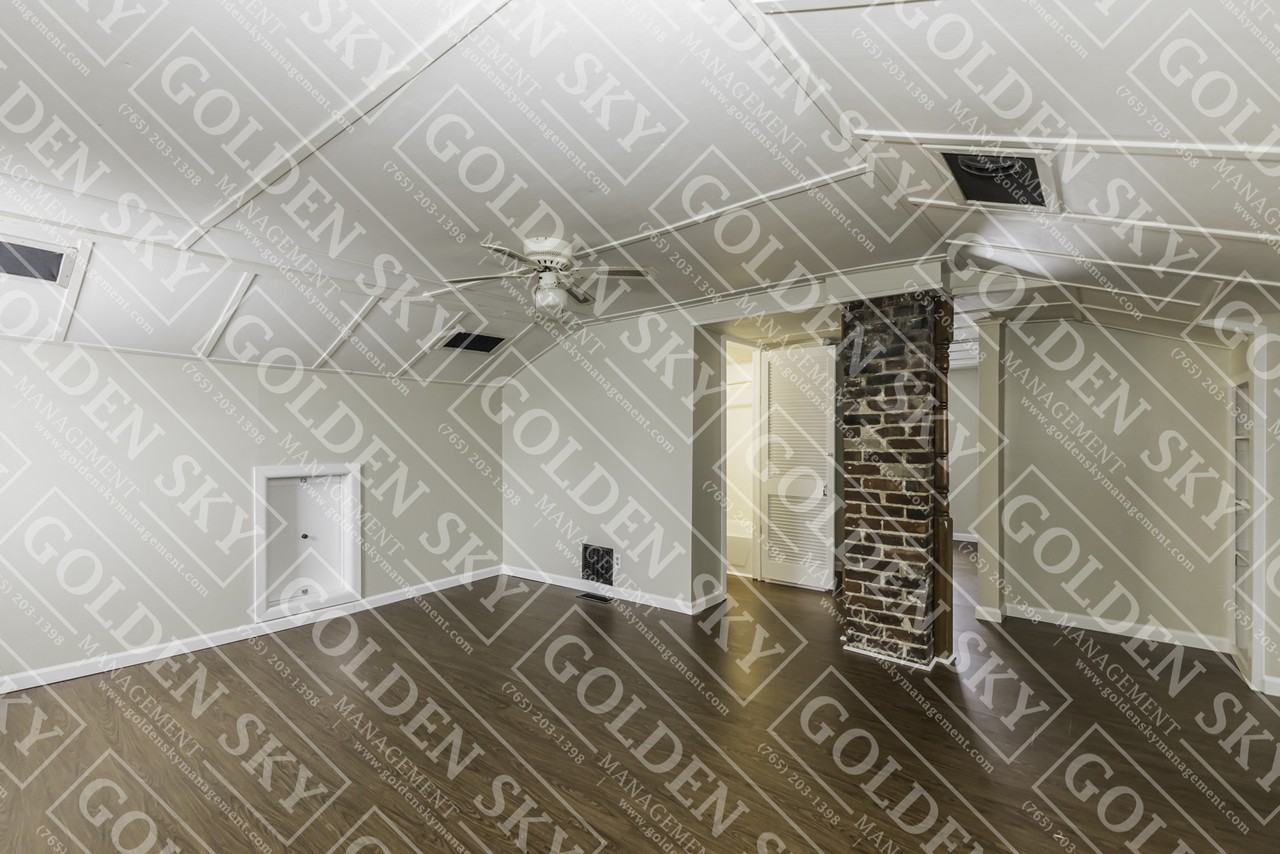 219 West Memorial Drive - Photo 3 of 7