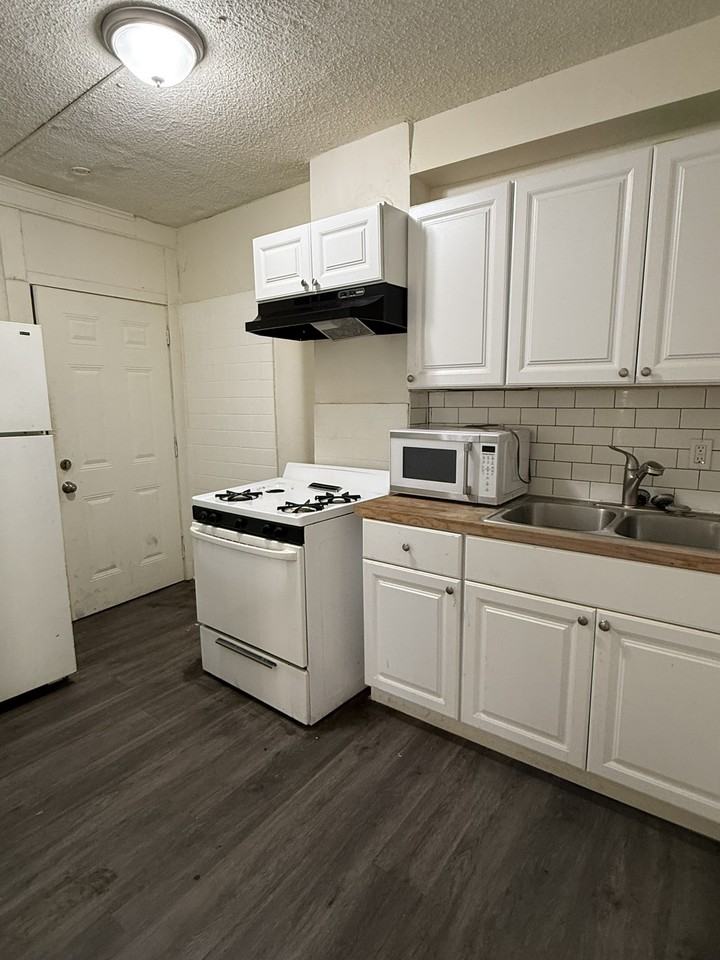 134/136 North Lawn Avenue - Photo 2 of 9