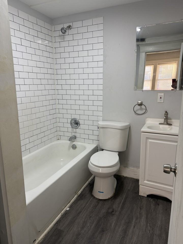 134/136 North Lawn Avenue - Photo 7 of 9