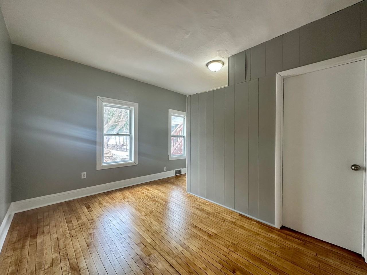 318 27th Ave North - Photo 5 of 25