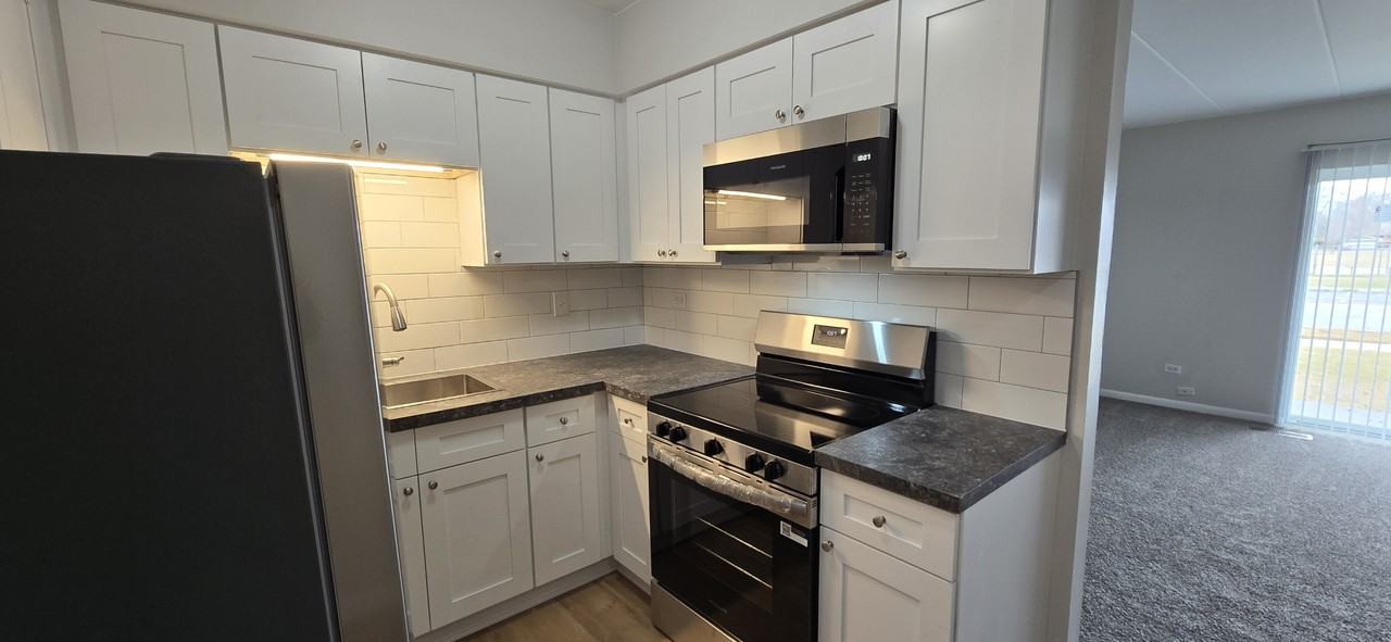 7349 175th Street - Photo 4 of 32