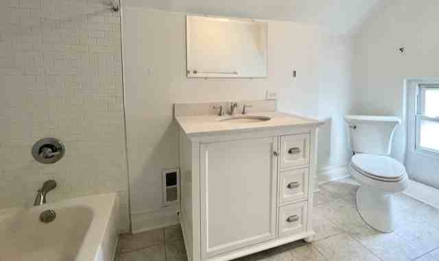 1629 N Claremont Ave - Photo 7 of 11