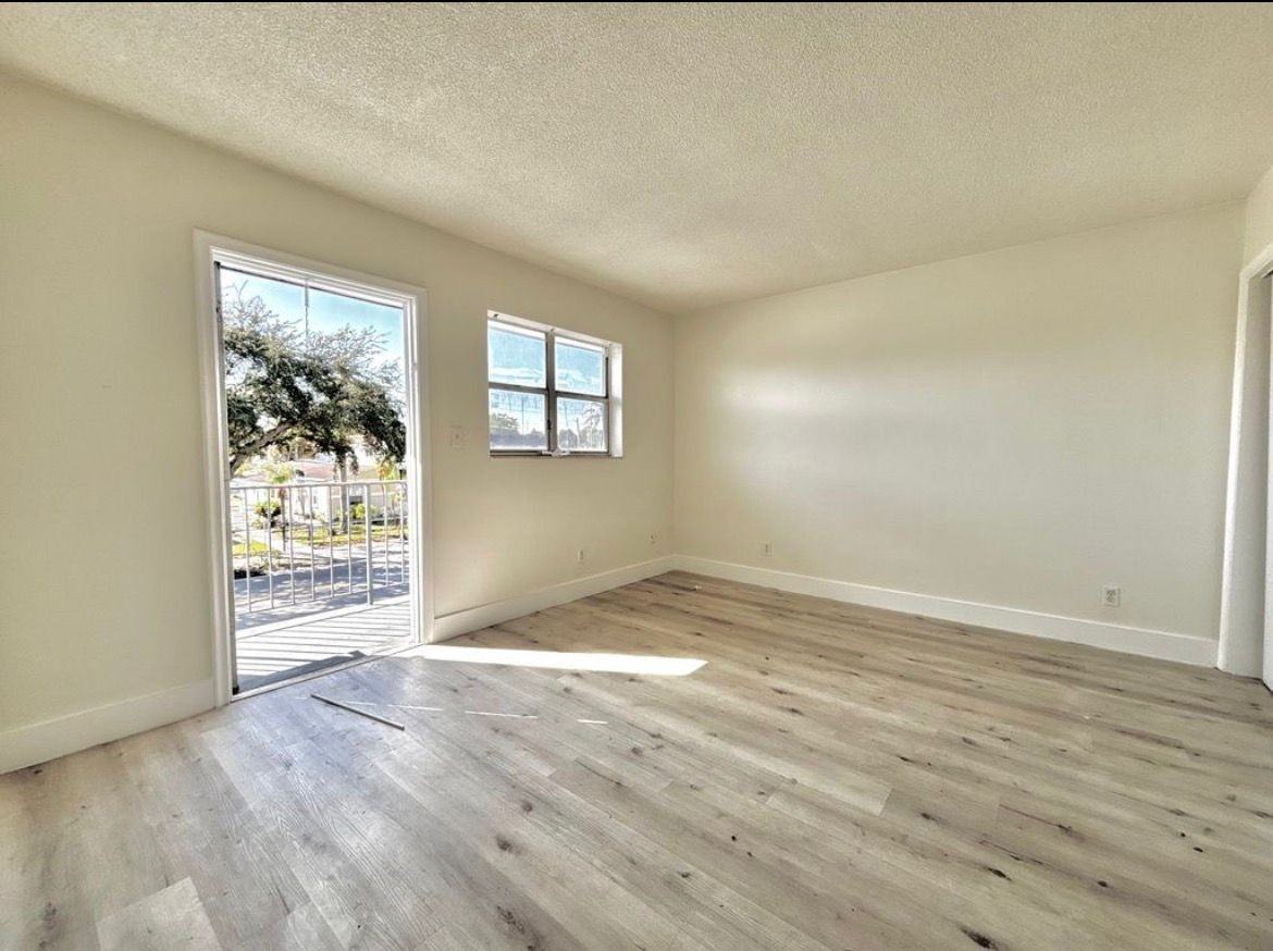 1825 Johnson Street - Photo 4 of 8