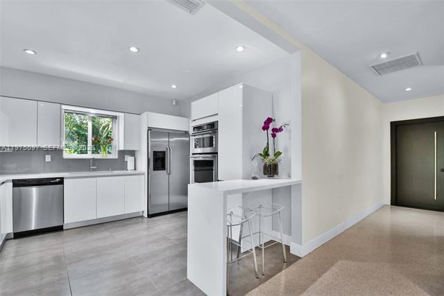 10610 Ne 11th Ct - Photo 7 of 31