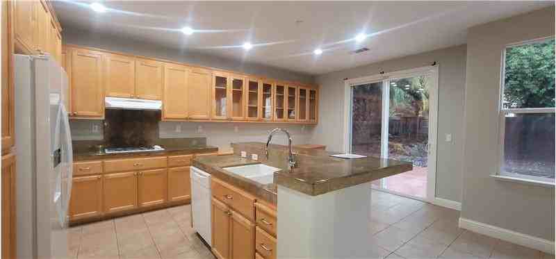 2467 Berkshire Ln - Photo 4 of 16