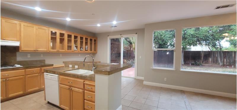 2467 Berkshire Ln - Photo 5 of 16