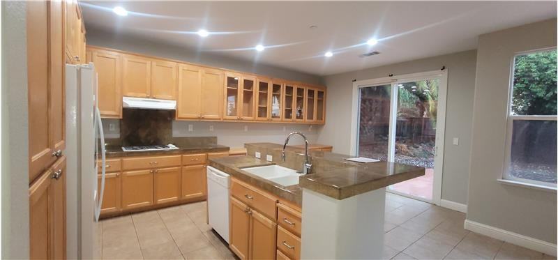 2467 Berkshire Ln - Photo 6 of 16