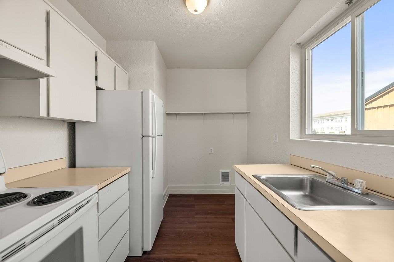 215 East 1st Street - Photo 4 of 10