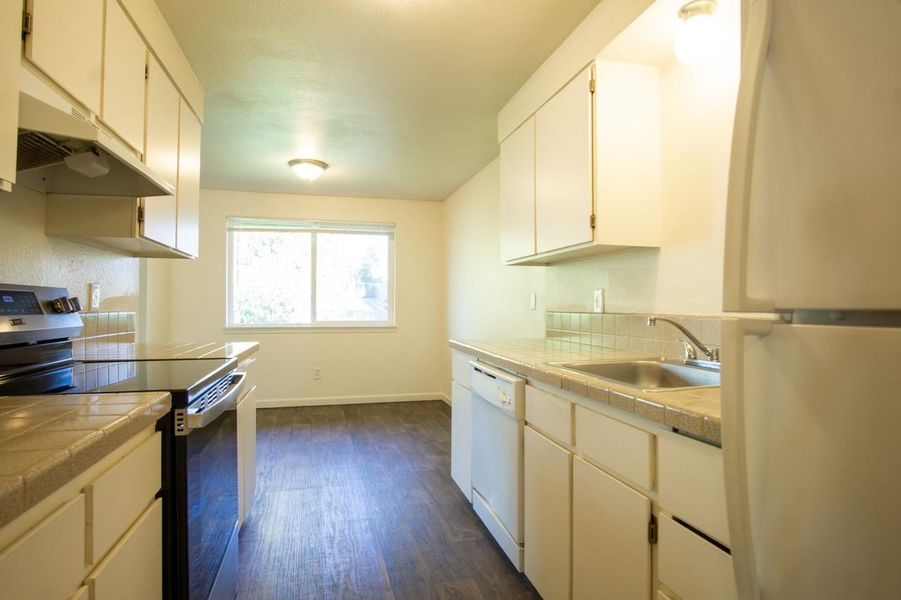 147A - Park Place Apartments - Photo 7 of 23