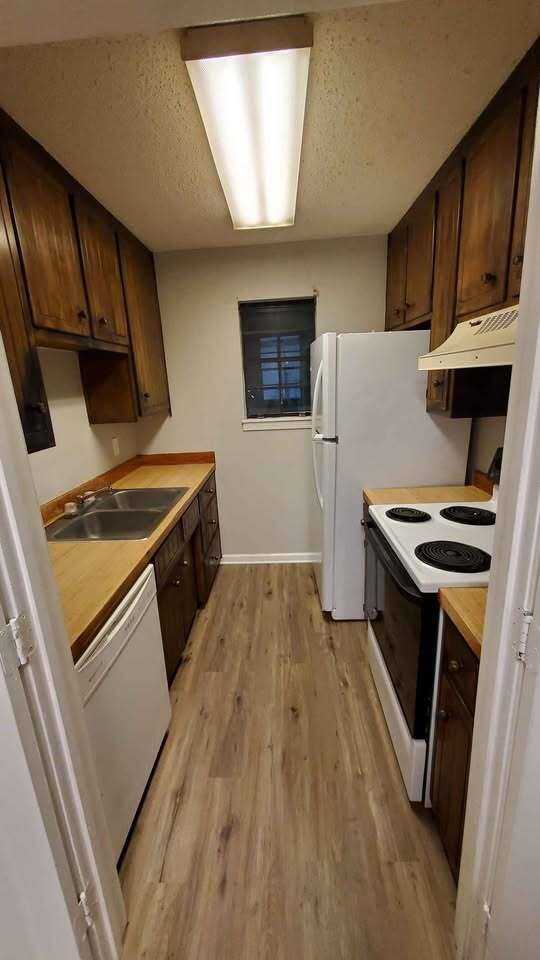 1404 Gause Blvd - Photo 4 of 9