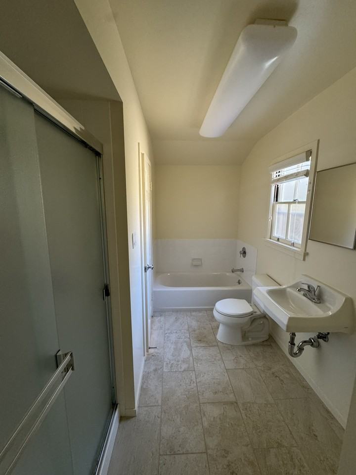 407 Washington Boulevard #B - Photo 7 of 17