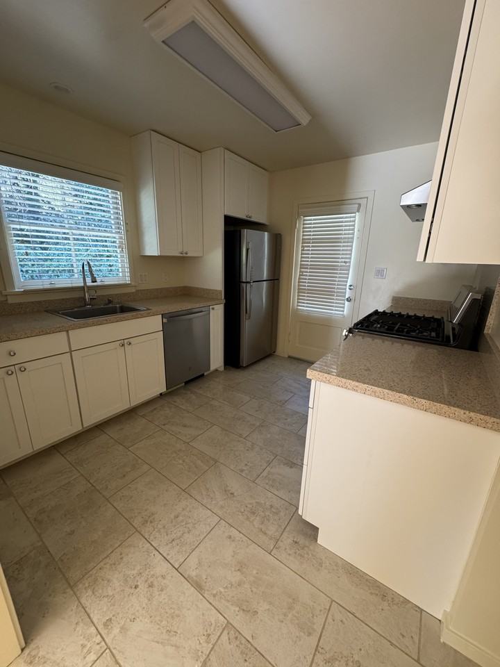 407 Washington Boulevard #B - Photo 4 of 17